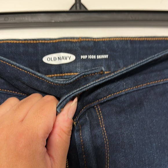 Old Navy Pop Icon Skinny Jean in Dark Wash - Picture 4 of 6